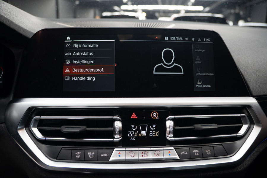 BMW 3-serie 330i High Executive Leer Navi ACC PDC Virtual Climate (3-zone) PDC LM velgen