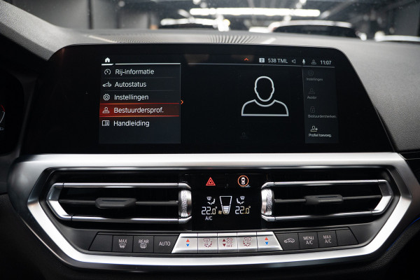 BMW 3-serie 330i High Executive Leer Navi ACC PDC Virtual Climate (3-zone) PDC LM velgen