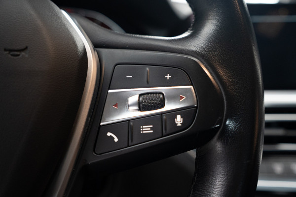 BMW 3-serie 330i High Executive Leer Navi ACC PDC Virtual Climate (3-zone) PDC LM velgen