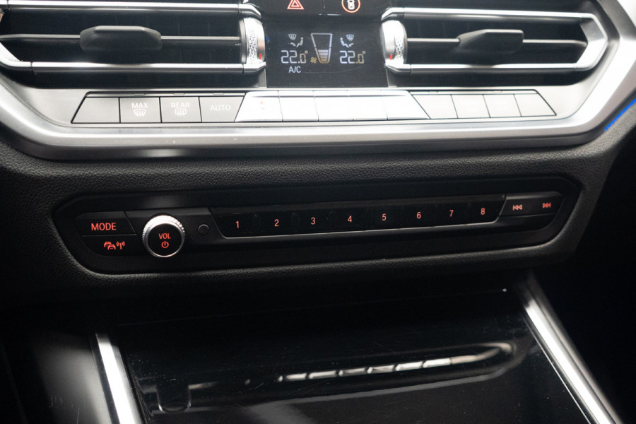BMW 3-serie 330i High Executive Leer Navi ACC PDC Virtual Climate (3-zone) PDC LM velgen