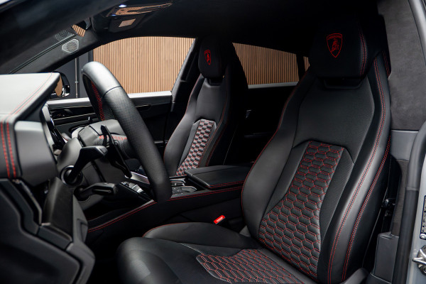 Lamborghini Urus 4.0 V8 HUD Leder Ceramic B&O 360° Massage ACC Alcantara hemel Elektr. achterklep Elektr. verstelbare stoelen met memory Stoel & Stuurverwarming Navi PDC Climate LM velgen