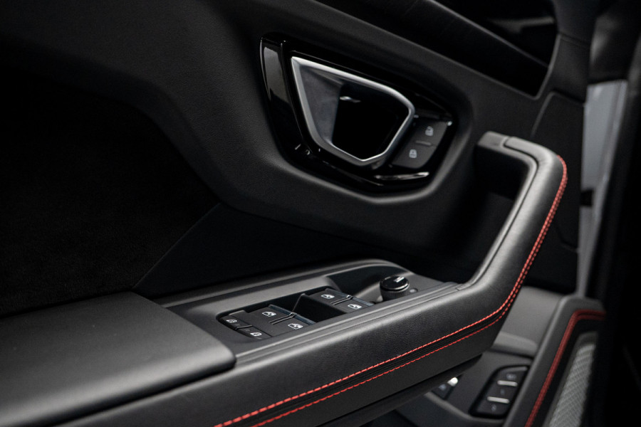 Lamborghini Urus 4.0 V8 HUD Leder Ceramic B&O 360° Massage ACC Alcantara hemel Elektr. achterklep Elektr. verstelbare stoelen met memory Stoel & Stuurverwarming Navi PDC Climate LM velgen