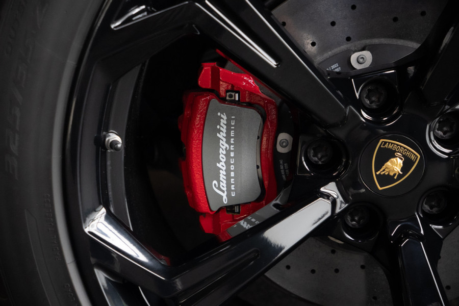 Lamborghini Urus 4.0 V8 HUD Leder Ceramic B&O 360° Massage ACC Alcantara hemel Elektr. achterklep Elektr. verstelbare stoelen met memory Stoel & Stuurverwarming Navi PDC Climate LM velgen