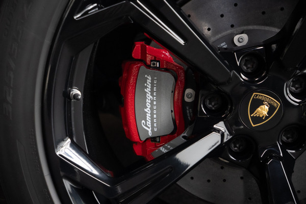 Lamborghini Urus 4.0 V8 HUD Leder Ceramic B&O 360° Massage ACC Alcantara hemel Elektr. achterklep Elektr. verstelbare stoelen met memory Stoel & Stuurverwarming Navi PDC Climate LM velgen