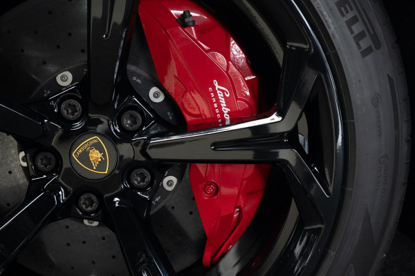 Lamborghini Urus 4.0 V8 HUD Leder Ceramic B&O 360° Massage ACC Alcantara hemel Elektr. achterklep Elektr. verstelbare stoelen met memory Stoel & Stuurverwarming Navi PDC Climate LM velgen