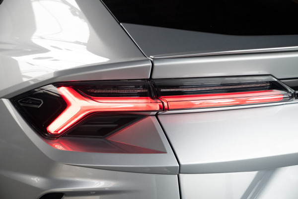 Lamborghini Urus 4.0 V8 HUD Leder Ceramic B&O 360° Massage ACC Alcantara hemel Elektr. achterklep Elektr. verstelbare stoelen met memory Stoel & Stuurverwarming Navi PDC Climate LM velgen