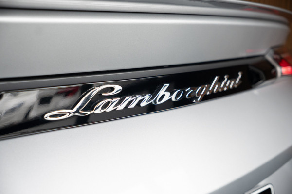 Lamborghini Urus 4.0 V8 HUD Leder Ceramic B&O 360° Massage ACC Alcantara hemel Elektr. achterklep Elektr. verstelbare stoelen met memory Stoel & Stuurverwarming Navi PDC Climate LM velgen