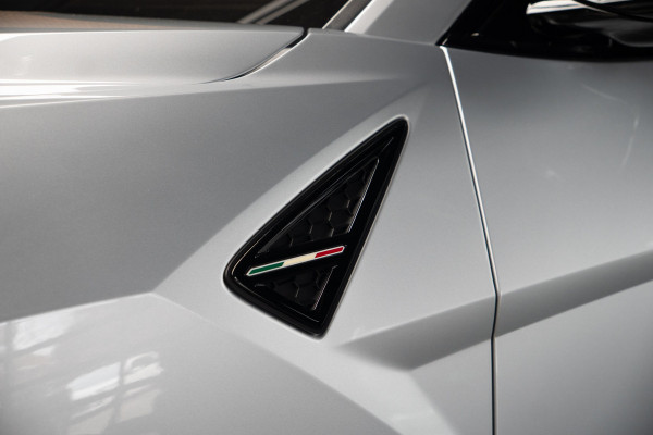 Lamborghini Urus 4.0 V8 HUD Leder Ceramic B&O 360° Massage ACC Alcantara hemel Elektr. achterklep Elektr. verstelbare stoelen met memory Stoel & Stuurverwarming Navi PDC Climate LM velgen
