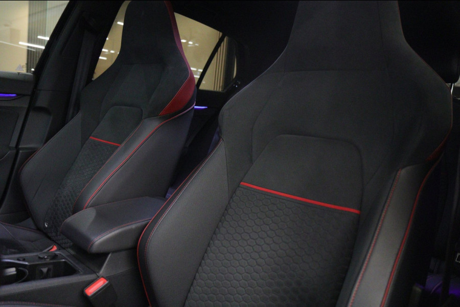 Volkswagen Golf 2.0 TSI GTI CLUBSPORT BLACK STYLE /PANO/H-K/CAM/CARPLAY/IQ-LIGHT/VOLL