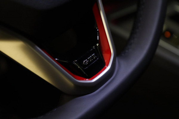 Volkswagen Golf 2.0 TSI GTI CLUBSPORT BLACK STYLE /PANO/H-K/CAM/CARPLAY/IQ-LIGHT/VOLL