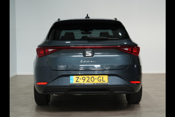 Seat Leon Sportstourer 1.5 eTSI 150pk DSG Style Business Intense Trekhaak Navigatie Camera Parkass. Android/Carplay