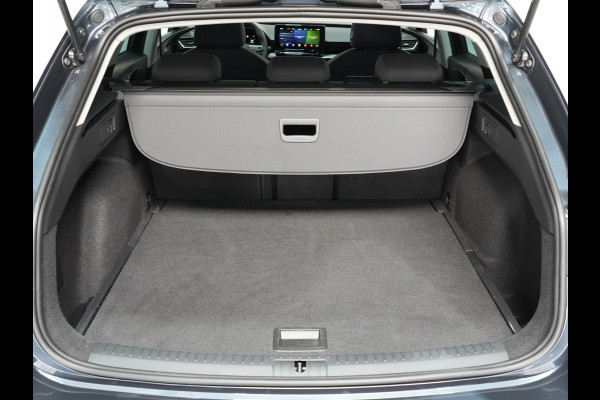 Seat Leon Sportstourer 1.5 eTSI 150pk DSG Style Business Intense Trekhaak Navigatie Camera Parkass. Android/Carplay