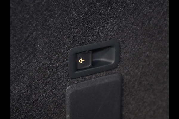 Seat Leon Sportstourer 1.5 eTSI 150pk DSG Style Business Intense Trekhaak Navigatie Camera Parkass. Android/Carplay