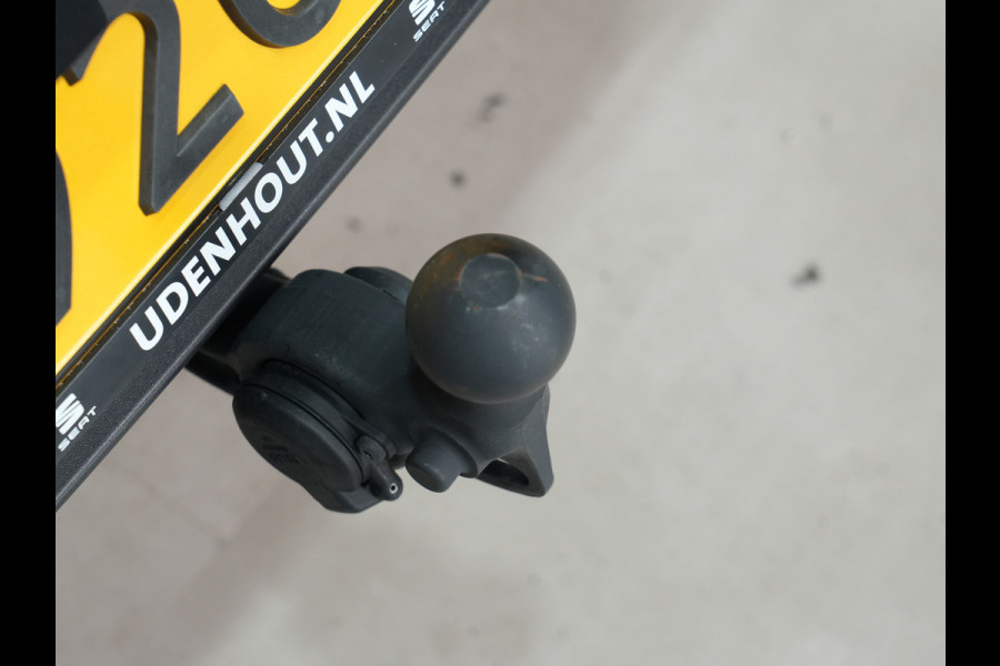 Seat Leon Sportstourer 1.5 eTSI 150pk DSG Style Business Intense Trekhaak Navigatie Camera Parkass. Android/Carplay