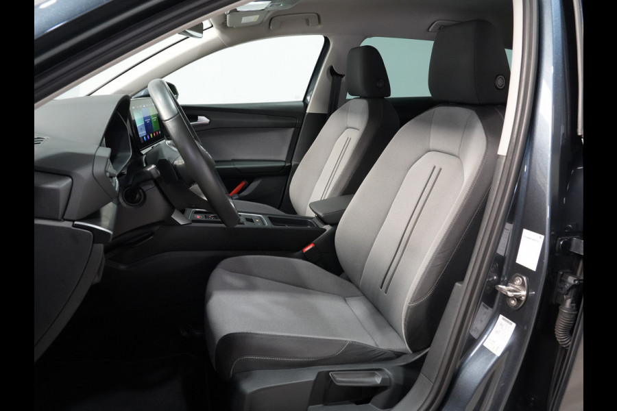 Seat Leon Sportstourer 1.5 eTSI 150pk DSG Style Business Intense Trekhaak Navigatie Camera Parkass. Android/Carplay