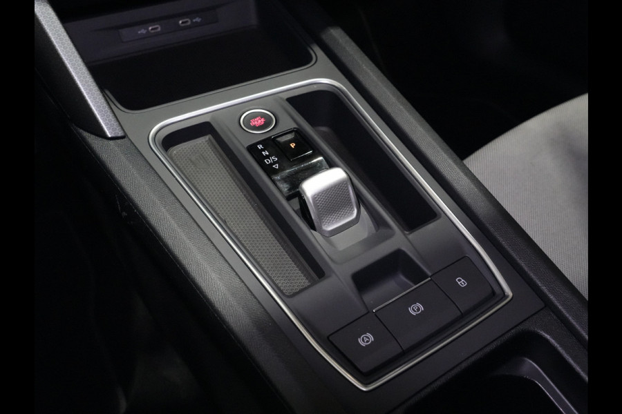 Seat Leon Sportstourer 1.5 eTSI 150pk DSG Style Business Intense Trekhaak Navigatie Camera Parkass. Android/Carplay