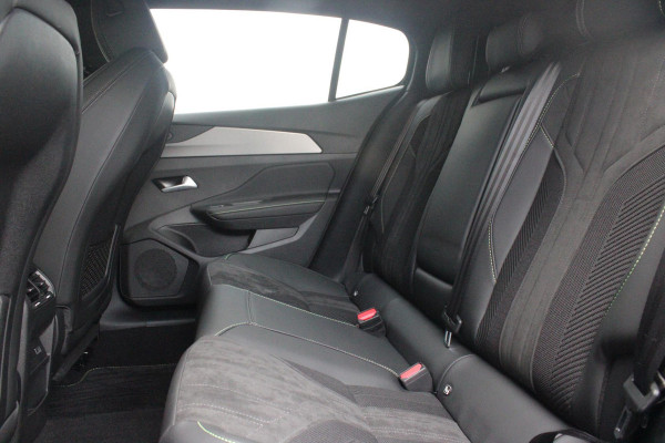 Peugeot e-408 GT AVANTAGE 58 kWh | PANORAMISCH SCHUIF/KANTEL DAK | ELEKTRISCH BEDIENBARE VOORSTOELEN | STOEL/STUUR VERWARMING | MASSAGE FUNCTIE OP DE VOORSTOELEN | FOCAL AUDIO SYSTEEM | ALCANTARA/LEDEREN BEKLEDING | 360° CAMERA | PARKEERSENSOREN VOOR + ACHTER | ELEKTRISCH BEDIENBARE ACHTERKLEP | SFEER VERLICHTING | KEYLESS ENTRY/START | 19" LICHTMETALEN VELGEN | DODEHOEK DETECTIE | ADAPTIVE CRUISE CONTROL | APPLE CARPLAY/ANDROID AUTO DRAADLOOS | DRAADLOOS TELEFOONLADEN |