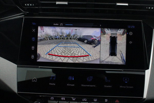 Peugeot e-408 GT AVANTAGE 58 kWh | PANORAMISCH SCHUIF/KANTEL DAK | ELEKTRISCH BEDIENBARE VOORSTOELEN | STOEL/STUUR VERWARMING | MASSAGE FUNCTIE OP DE VOORSTOELEN | FOCAL AUDIO SYSTEEM | ALCANTARA/LEDEREN BEKLEDING | 360° CAMERA | PARKEERSENSOREN VOOR + ACHTER | ELEKTRISCH BEDIENBARE ACHTERKLEP | SFEER VERLICHTING | KEYLESS ENTRY/START | 19" LICHTMETALEN VELGEN | DODEHOEK DETECTIE | ADAPTIVE CRUISE CONTROL | APPLE CARPLAY/ANDROID AUTO DRAADLOOS | DRAADLOOS TELEFOONLADEN |