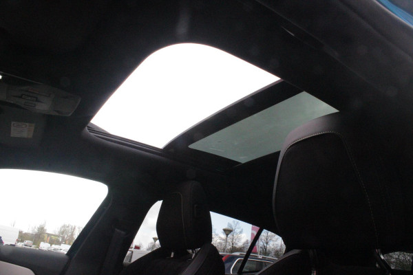 Peugeot e-408 GT AVANTAGE 58 kWh | PANORAMISCH SCHUIF/KANTEL DAK | ELEKTRISCH BEDIENBARE VOORSTOELEN | STOEL/STUUR VERWARMING | MASSAGE FUNCTIE OP DE VOORSTOELEN | FOCAL AUDIO SYSTEEM | ALCANTARA/LEDEREN BEKLEDING | 360° CAMERA | PARKEERSENSOREN VOOR + ACHTER | ELEKTRISCH BEDIENBARE ACHTERKLEP | SFEER VERLICHTING | KEYLESS ENTRY/START | 19" LICHTMETALEN VELGEN | DODEHOEK DETECTIE | ADAPTIVE CRUISE CONTROL | APPLE CARPLAY/ANDROID AUTO DRAADLOOS | DRAADLOOS TELEFOONLADEN |