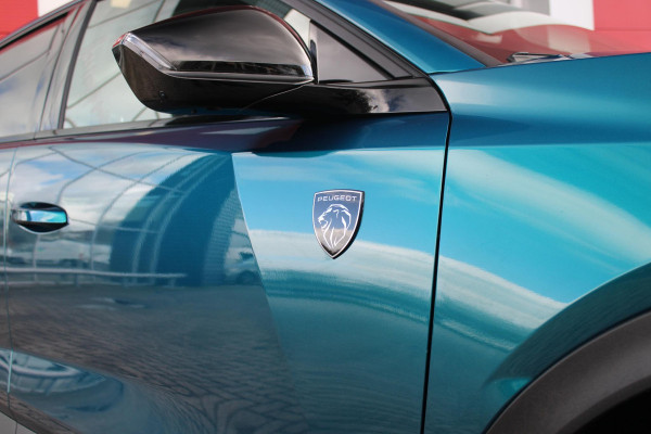Peugeot e-408 GT AVANTAGE 58 kWh | PANORAMISCH SCHUIF/KANTEL DAK | ELEKTRISCH BEDIENBARE VOORSTOELEN | STOEL/STUUR VERWARMING | MASSAGE FUNCTIE OP DE VOORSTOELEN | FOCAL AUDIO SYSTEEM | ALCANTARA/LEDEREN BEKLEDING | 360° CAMERA | PARKEERSENSOREN VOOR + ACHTER | ELEKTRISCH BEDIENBARE ACHTERKLEP | SFEER VERLICHTING | KEYLESS ENTRY/START | 19" LICHTMETALEN VELGEN | DODEHOEK DETECTIE | ADAPTIVE CRUISE CONTROL | APPLE CARPLAY/ANDROID AUTO DRAADLOOS | DRAADLOOS TELEFOONLADEN |