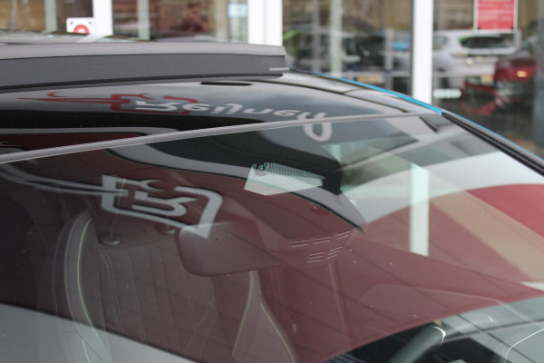 Peugeot e-408 GT AVANTAGE 58 kWh | PANORAMISCH SCHUIF/KANTEL DAK | ELEKTRISCH BEDIENBARE VOORSTOELEN | STOEL/STUUR VERWARMING | MASSAGE FUNCTIE OP DE VOORSTOELEN | FOCAL AUDIO SYSTEEM | ALCANTARA/LEDEREN BEKLEDING | 360° CAMERA | PARKEERSENSOREN VOOR + ACHTER | ELEKTRISCH BEDIENBARE ACHTERKLEP | SFEER VERLICHTING | KEYLESS ENTRY/START | 19" LICHTMETALEN VELGEN | DODEHOEK DETECTIE | ADAPTIVE CRUISE CONTROL | APPLE CARPLAY/ANDROID AUTO DRAADLOOS | DRAADLOOS TELEFOONLADEN |