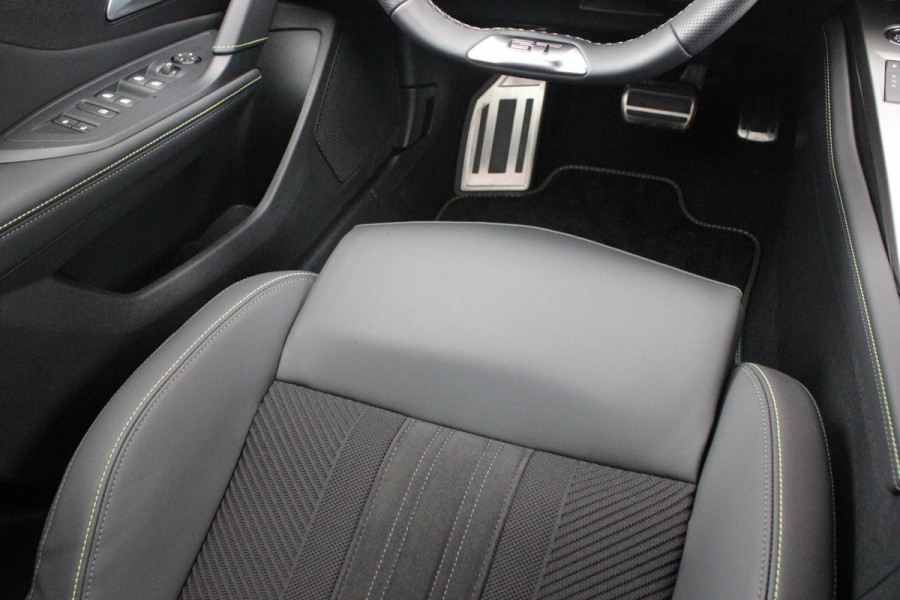 Peugeot e-408 GT AVANTAGE 58 kWh | PANORAMISCH SCHUIF/KANTEL DAK | ELEKTRISCH BEDIENBARE VOORSTOELEN | STOEL/STUUR VERWARMING | MASSAGE FUNCTIE OP DE VOORSTOELEN | FOCAL AUDIO SYSTEEM | ALCANTARA/LEDEREN BEKLEDING | 360° CAMERA | PARKEERSENSOREN VOOR + ACHTER | ELEKTRISCH BEDIENBARE ACHTERKLEP | SFEER VERLICHTING | KEYLESS ENTRY/START | 19" LICHTMETALEN VELGEN | DODEHOEK DETECTIE | ADAPTIVE CRUISE CONTROL | APPLE CARPLAY/ANDROID AUTO DRAADLOOS | DRAADLOOS TELEFOONLADEN |