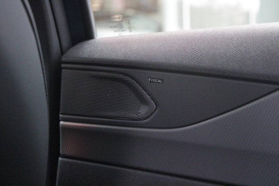 Peugeot e-408 GT AVANTAGE 58 kWh | PANORAMISCH SCHUIF/KANTEL DAK | ELEKTRISCH BEDIENBARE VOORSTOELEN | STOEL/STUUR VERWARMING | MASSAGE FUNCTIE OP DE VOORSTOELEN | FOCAL AUDIO SYSTEEM | ALCANTARA/LEDEREN BEKLEDING | 360° CAMERA | PARKEERSENSOREN VOOR + ACHTER | ELEKTRISCH BEDIENBARE ACHTERKLEP | SFEER VERLICHTING | KEYLESS ENTRY/START | 19" LICHTMETALEN VELGEN | DODEHOEK DETECTIE | ADAPTIVE CRUISE CONTROL | APPLE CARPLAY/ANDROID AUTO DRAADLOOS | DRAADLOOS TELEFOONLADEN |