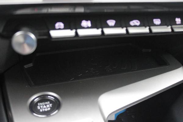 Peugeot e-408 GT AVANTAGE 58 kWh | PANORAMISCH SCHUIF/KANTEL DAK | ELEKTRISCH BEDIENBARE VOORSTOELEN | STOEL/STUUR VERWARMING | MASSAGE FUNCTIE OP DE VOORSTOELEN | FOCAL AUDIO SYSTEEM | ALCANTARA/LEDEREN BEKLEDING | 360° CAMERA | PARKEERSENSOREN VOOR + ACHTER | ELEKTRISCH BEDIENBARE ACHTERKLEP | SFEER VERLICHTING | KEYLESS ENTRY/START | 19" LICHTMETALEN VELGEN | DODEHOEK DETECTIE | ADAPTIVE CRUISE CONTROL | APPLE CARPLAY/ANDROID AUTO DRAADLOOS | DRAADLOOS TELEFOONLADEN |