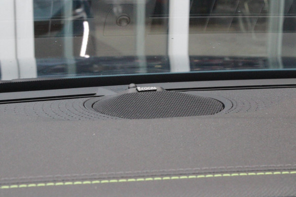 Peugeot e-408 GT AVANTAGE 58 kWh | PANORAMISCH SCHUIF/KANTEL DAK | ELEKTRISCH BEDIENBARE VOORSTOELEN | STOEL/STUUR VERWARMING | MASSAGE FUNCTIE OP DE VOORSTOELEN | FOCAL AUDIO SYSTEEM | ALCANTARA/LEDEREN BEKLEDING | 360° CAMERA | PARKEERSENSOREN VOOR + ACHTER | ELEKTRISCH BEDIENBARE ACHTERKLEP | SFEER VERLICHTING | KEYLESS ENTRY/START | 19" LICHTMETALEN VELGEN | DODEHOEK DETECTIE | ADAPTIVE CRUISE CONTROL | APPLE CARPLAY/ANDROID AUTO DRAADLOOS | DRAADLOOS TELEFOONLADEN |