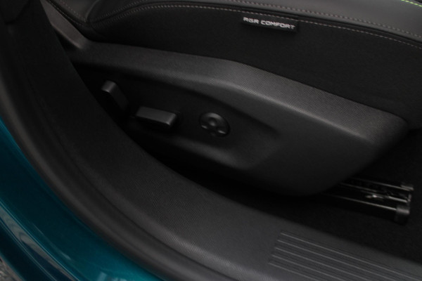 Peugeot e-408 GT AVANTAGE 58 kWh | PANORAMISCH SCHUIF/KANTEL DAK | ELEKTRISCH BEDIENBARE VOORSTOELEN | STOEL/STUUR VERWARMING | MASSAGE FUNCTIE OP DE VOORSTOELEN | FOCAL AUDIO SYSTEEM | ALCANTARA/LEDEREN BEKLEDING | 360° CAMERA | PARKEERSENSOREN VOOR + ACHTER | ELEKTRISCH BEDIENBARE ACHTERKLEP | SFEER VERLICHTING | KEYLESS ENTRY/START | 19" LICHTMETALEN VELGEN | DODEHOEK DETECTIE | ADAPTIVE CRUISE CONTROL | APPLE CARPLAY/ANDROID AUTO DRAADLOOS | DRAADLOOS TELEFOONLADEN |