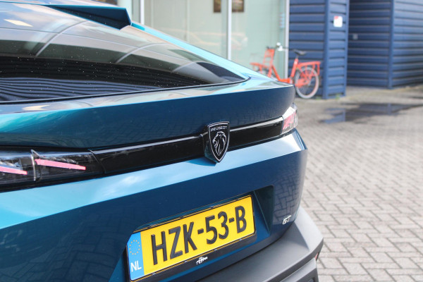 Peugeot e-408 GT AVANTAGE 58 kWh | PANORAMISCH SCHUIF/KANTEL DAK | ELEKTRISCH BEDIENBARE VOORSTOELEN | STOEL/STUUR VERWARMING | MASSAGE FUNCTIE OP DE VOORSTOELEN | FOCAL AUDIO SYSTEEM | ALCANTARA/LEDEREN BEKLEDING | 360° CAMERA | PARKEERSENSOREN VOOR + ACHTER | ELEKTRISCH BEDIENBARE ACHTERKLEP | SFEER VERLICHTING | KEYLESS ENTRY/START | 19" LICHTMETALEN VELGEN | DODEHOEK DETECTIE | ADAPTIVE CRUISE CONTROL | APPLE CARPLAY/ANDROID AUTO DRAADLOOS | DRAADLOOS TELEFOONLADEN |