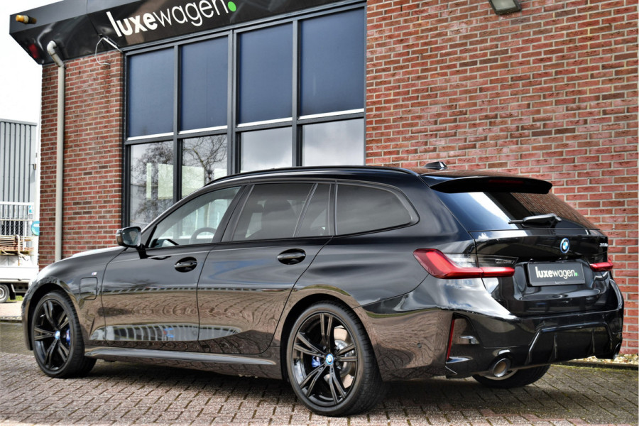 BMW 3 Serie Touring 330e M-Sport Pro Pano M-zetels ACC HUD HiFi 19inch