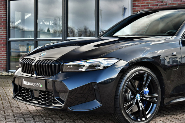 BMW 3 Serie Touring 330e M-Sport Pro Pano M-zetels ACC HUD HiFi 19inch