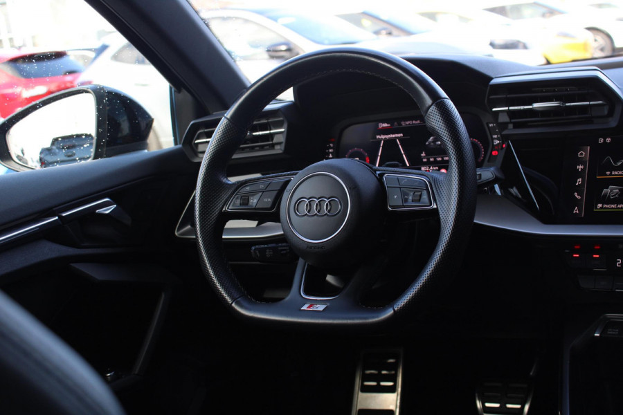 Audi A3 Limousine 30 TFSI S edition 19'' Lichtmetalen Velgen | Adaptive Cruise Control | Climate Control | Navigatie | Parkeersensoren |