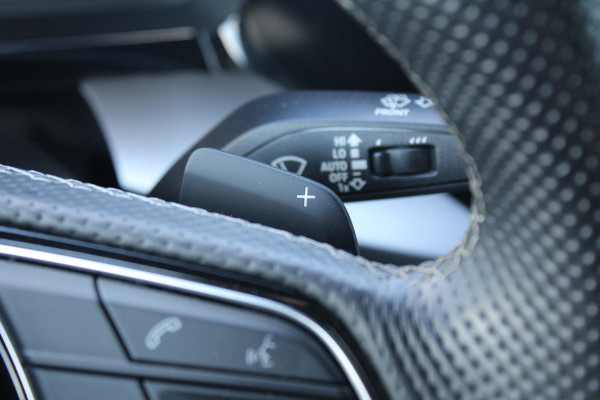 Audi A3 Limousine 30 TFSI S edition 19'' Lichtmetalen Velgen | Adaptive Cruise Control | Climate Control | Navigatie | Parkeersensoren |