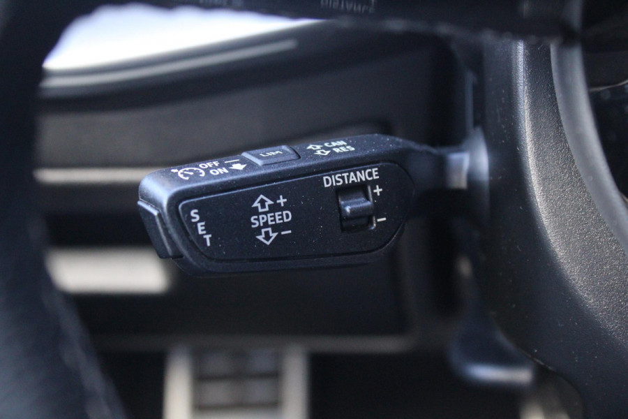 Audi A3 Limousine 30 TFSI S edition 19'' Lichtmetalen Velgen | Adaptive Cruise Control | Climate Control | Navigatie | Parkeersensoren |