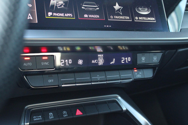 Audi A3 Limousine 30 TFSI S edition 19'' Lichtmetalen Velgen | Adaptive Cruise Control | Climate Control | Navigatie | Parkeersensoren |