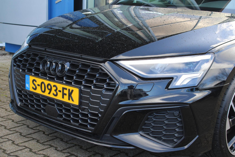 Audi A3 Limousine 30 TFSI S edition 19'' Lichtmetalen Velgen | Adaptive Cruise Control | Climate Control | Navigatie | Parkeersensoren |