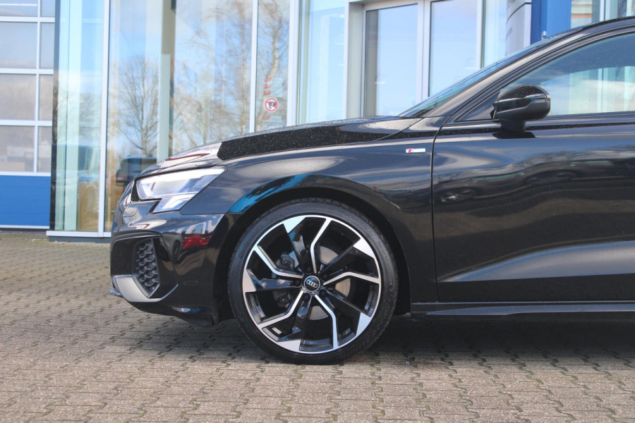Audi A3 Limousine 30 TFSI S edition 19'' Lichtmetalen Velgen | Adaptive Cruise Control | Climate Control | Navigatie | Parkeersensoren |