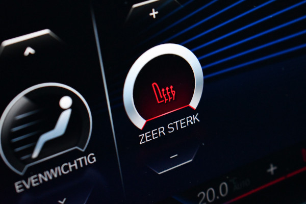 BMW 3 Serie Touring 330e M-Sport Pro Pano M-zetels ACC HUD HiFi 19inch