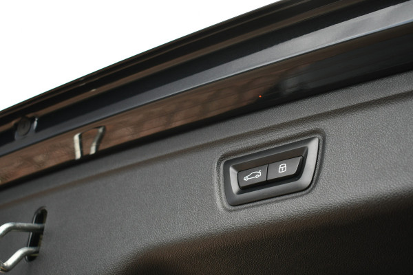 BMW 3 Serie Touring 330e M-Sport Pro Pano M-zetels ACC HUD HiFi 19inch