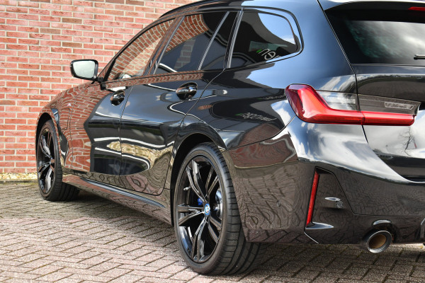 BMW 3 Serie Touring 330e M-Sport Pro Pano M-zetels ACC HUD HiFi 19inch