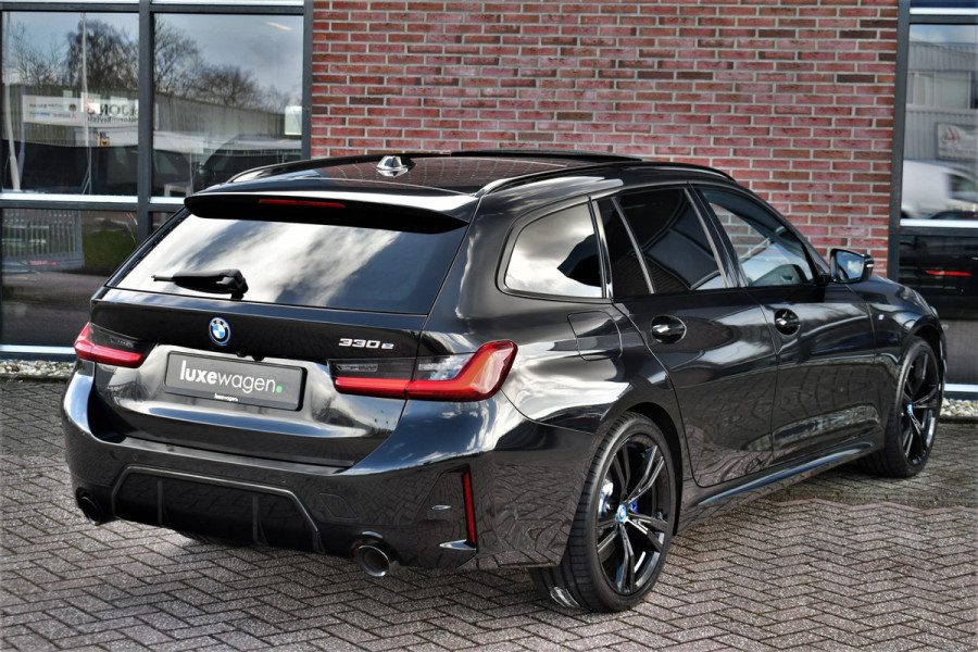 BMW 3 Serie Touring 330e M-Sport Pro Pano M-zetels ACC HUD HiFi 19inch