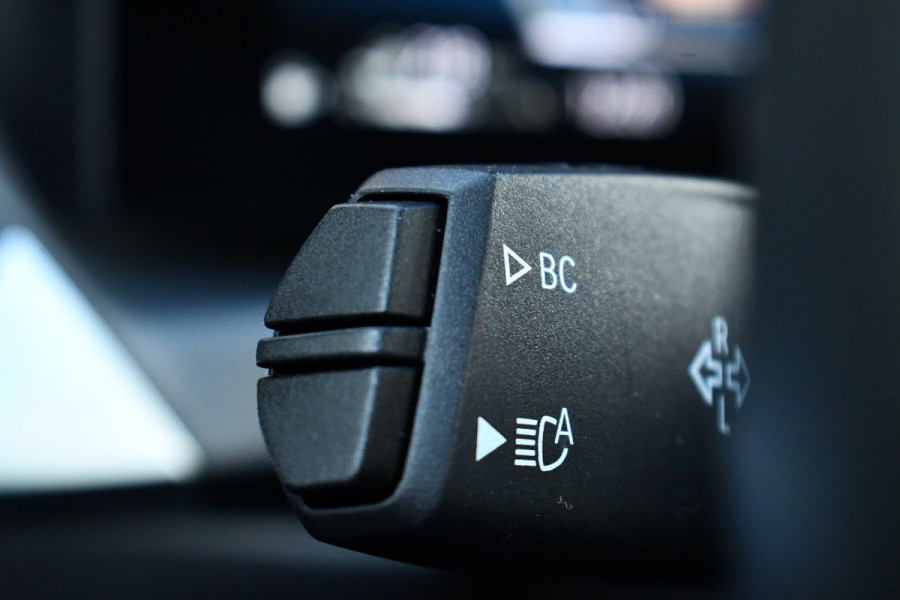 BMW 3 Serie Touring 330e M-Sport Pro Pano M-zetels ACC HUD HiFi 19inch