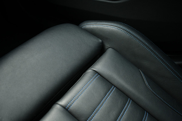 BMW 3 Serie Touring 330e M-Sport Pro Pano M-zetels ACC HUD HiFi 19inch