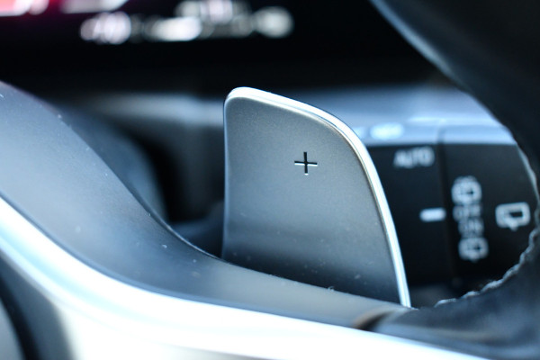 BMW 3 Serie Touring 330e M-Sport Pro Pano M-zetels ACC HUD HiFi 19inch