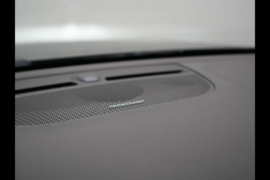 Volvo XC40 T5 Recharge Inscription PHEV 263pk Dealer O.H. | Trekhaak Af Fabriek | Adaptive Cruise | Camera | Harman / Kardon | Lederen Sportstoelen Memory & Verwarmd | Stuur Verwarmd | Keyless | Apple Carplay | Navigatie | DAB | Plug In Hybrid