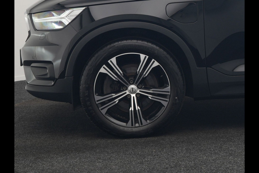Volvo XC40 T5 Recharge Inscription PHEV 263pk Dealer O.H. | Trekhaak Af Fabriek | Adaptive Cruise | Camera | Harman / Kardon | Lederen Sportstoelen Memory & Verwarmd | Stuur Verwarmd | Keyless | Apple Carplay | Navigatie | DAB | Plug In Hybrid
