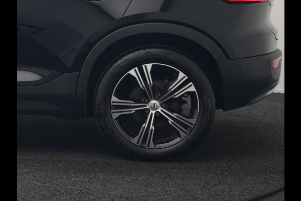 Volvo XC40 T5 Recharge Inscription PHEV 263pk Dealer O.H. | Trekhaak Af Fabriek | Adaptive Cruise | Camera | Harman / Kardon | Lederen Sportstoelen Memory & Verwarmd | Stuur Verwarmd | Keyless | Apple Carplay | Navigatie | DAB | Plug In Hybrid
