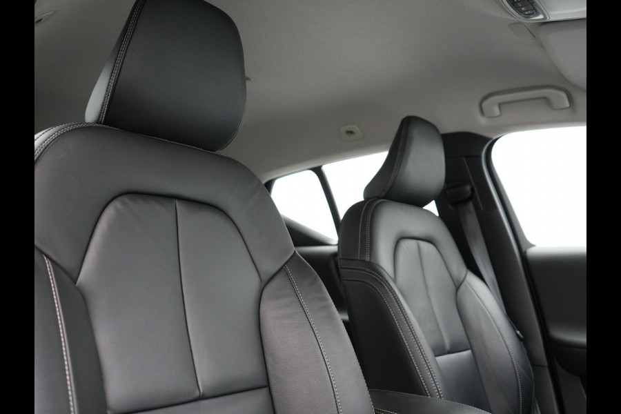 Volvo XC40 T5 Recharge Inscription PHEV 263pk Dealer O.H. | Trekhaak Af Fabriek | Adaptive Cruise | Camera | Harman / Kardon | Lederen Sportstoelen Memory & Verwarmd | Stuur Verwarmd | Keyless | Apple Carplay | Navigatie | DAB | Plug In Hybrid